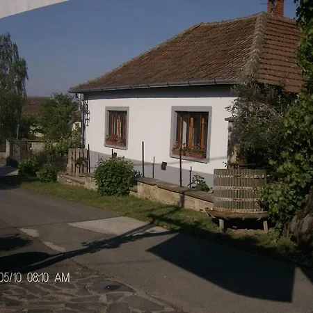 Pataky Borporta Bed & Breakfast *
