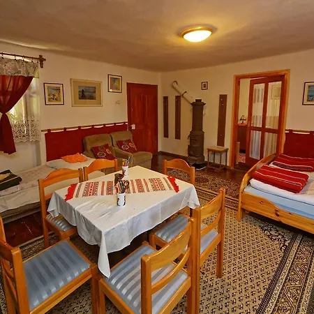 לינה וארוחת בוקר Pataky Borporta טרקל