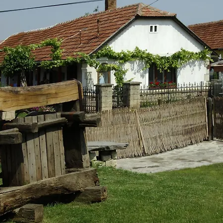 Pataky Borporta Bed & Breakfast *