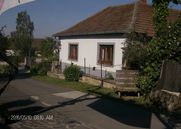 Pataky Borporta לינה וארוחת בוקר *