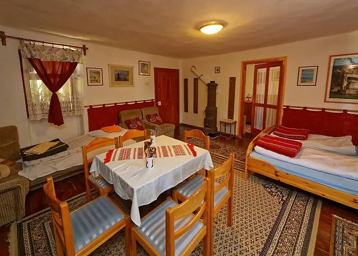 לינה וארוחת בוקר Pataky Borporta טרקל